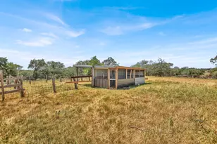 599 Rocky Ln, Luling, TX 78648 - Photo 32