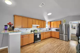 599 Rocky Ln, Luling, TX 78648 - Photo 8