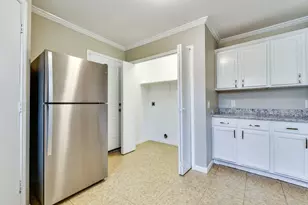 3000 Meadow Ln, Taylor, TX 76574 - Photo 8