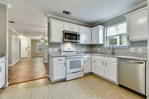 3000 Meadow Ln, Taylor, TX 76574 - Photo 6