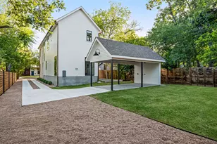 404 W 55th 1/2 St, Austin, TX 78751 - Photo 32