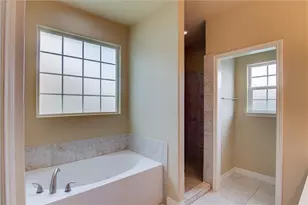 221 Geode Ln, Jarrell, TX 76537 - Photo 10