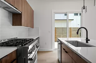 1215 Fort Branch Blvd, Austin, TX 78721 - Photo 10