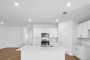 212 Gilmer Ln, Buda, TX 78610 - Photo 12