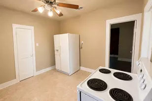 807 S Elm St, Georgetown, TX 78626 - Photo 4