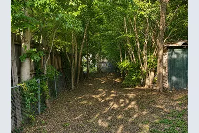 807 S Elm Street, Georgetown, TX 78626 - Photo 16