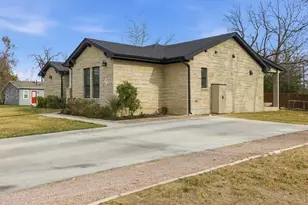 1905 S College St, Georgetown, TX 78626 - Photo 4