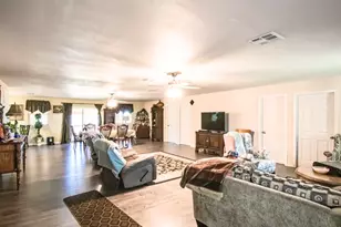 205 Montrose Dr, Liberty Hill, TX 78642 - Photo 12