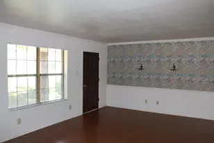 535 W Prairie Lea St, Lockhart, TX 78644 - Photo 10