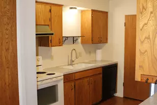 535 W Prairie Lea St, Lockhart, TX 78644 - Photo 2
