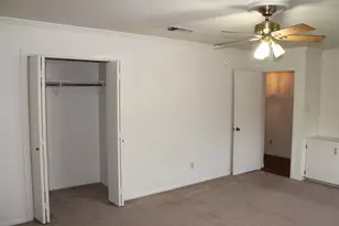 535 W Prairie Lea St, Lockhart, TX 78644 - Photo 6