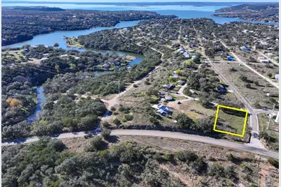 303 S Oak Lane, Burnet, TX 78611 - Photo 2