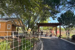 159 Kathy Dr, Lockhart, TX 78644 - Photo 4