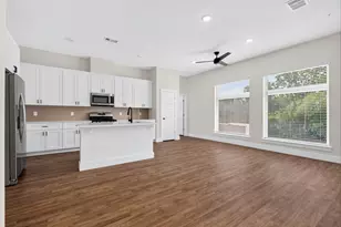 1811 Webberville Rd, Austin, TX 78721 - Photo 2