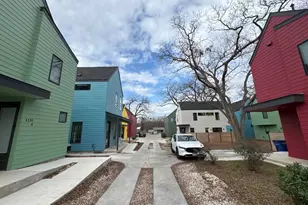 1131 Walton Ln, Austin, TX 78721 - Photo 4