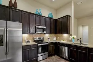 337 Emma Dr, New Braunfels, TX 78130 - Photo 2
