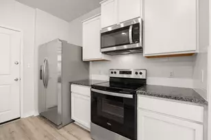 605 W South St, Leander, TX 78641 - Photo 14