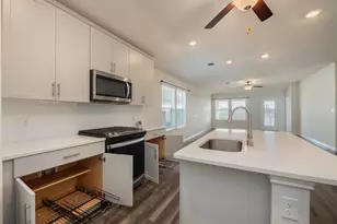 130 Greenspire Ln, Hutto, TX 78634 - Photo 10