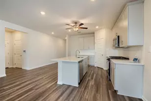 130 Greenspire Ln, Hutto, TX 78634 - Photo 8