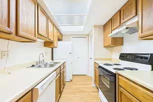 8502 Lyndon Ln, Austin, TX 78729 - Photo 10