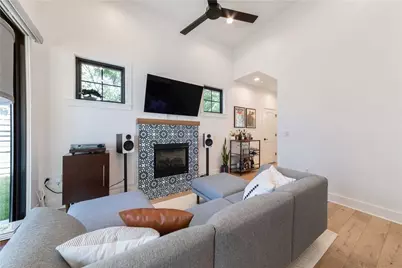 2002 E 9th Street #2, Austin, TX 78702 - Photo 6