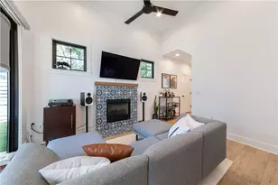 2002 E 9th St, Austin, TX 78702 - Photo 6