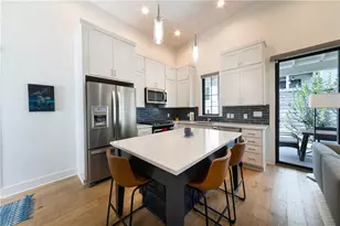2002 E 9th St, Austin, TX 78702 - Photo 8