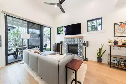 2002 E 9th Street #2, Austin, TX 78702 - Photo 4