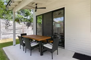 2002 E 9th St, Austin, TX 78702 - Photo 18