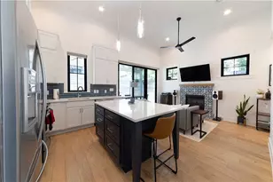 2002 E 9th St, Austin, TX 78702 - Photo 12