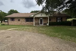 636 E Kempner St, Mabank, TX 75147 - Photo 2