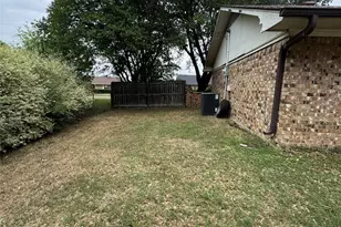 636 E Kempner St, Mabank, TX 75147 - Photo 10