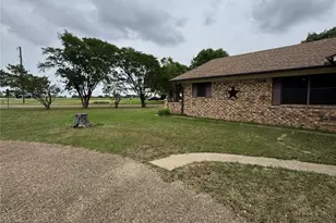 636 E Kempner St, Mabank, TX 75147 - Photo 4