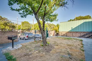 307 E 31st St, Austin, TX 78705 - Photo 32