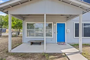 300 Blackson Ave, Austin, TX 78752 - Photo 2