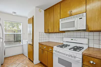 300 Blackson Avenue, Austin, TX 78752 - Photo 10