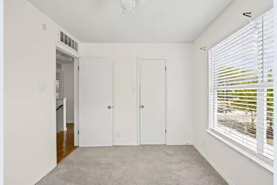 300 Blackson Avenue, Austin, TX 78752 - Photo 22