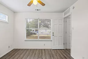300 Blackson Ave, Austin, TX 78752 - Photo 14