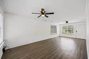 300 Blackson Ave, Austin, TX 78752 - Photo 4