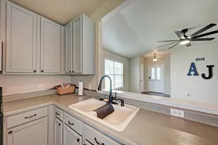 305 Creek Ledge Dr, Hutto, TX 78634 - Photo 16