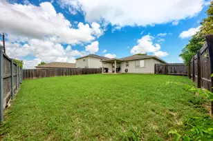 305 Creek Ledge Dr, Hutto, TX 78634 - Photo 34