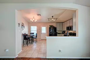 305 Creek Ledge Dr, Hutto, TX 78634 - Photo 10