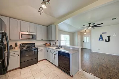 305 Creek Ledge Drive, Hutto, TX 78634 - Photo 14