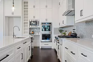 924 Bristol Crk Bnd, Lakeway, TX 78738 - Photo 10