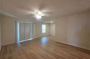 104 E Eggleston St, Manor, TX 78653 - Photo 4