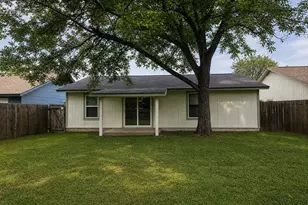 104 E Eggleston St, Manor, TX 78653 - Photo 2