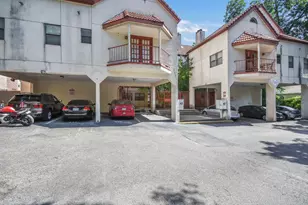 706 W 22nd St, Austin, TX 78705 - Photo 2