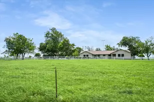 7 Brenda Ln, Round Rock, TX 78665 - Photo 2