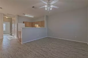 1102 E 3rd St, Georgetown, TX 78626 - Photo 6