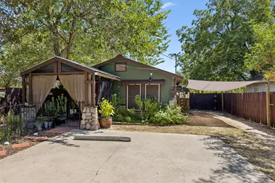 734 Neches Street, Lockhart, TX 78644 - Photo 4